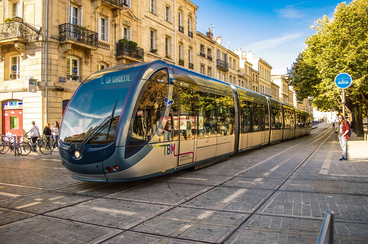 You are currently viewing Pourquoi les bus et tramways ne circulent pas à Bordeaux le 1er mai ?
