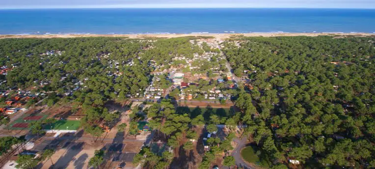 You are currently viewing Le camping naturiste CHM Montalivet classée dans le top 5 des lieux naturistes préférés des français